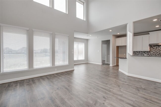 Building Photo - 12816 Oak Fls Dr