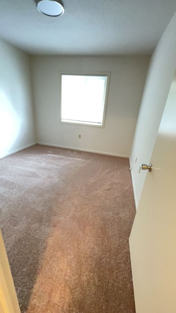 Building Photo - Oak Grove Village Apartments- Close to Lew...