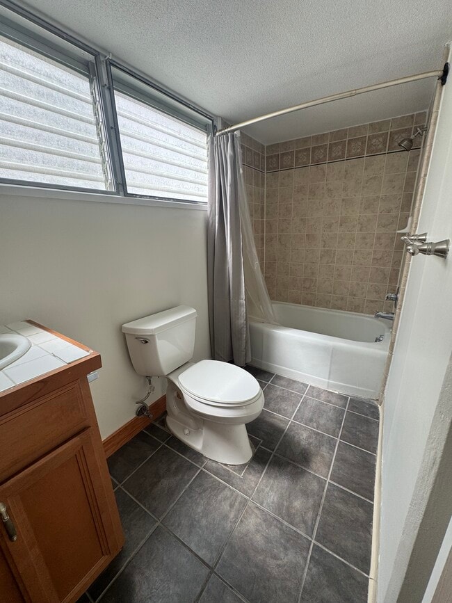 Building Photo - 2355 Ala Wai Blvd