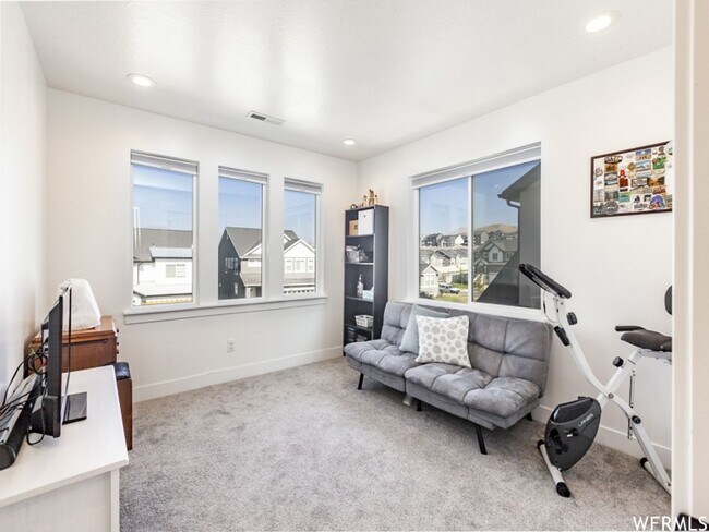 Building Photo - Spacious Open Floor Plan Available Soon!