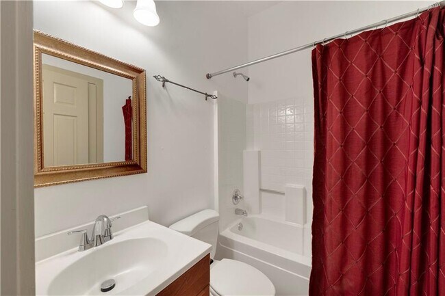 Building Photo - 305 Jackson St N