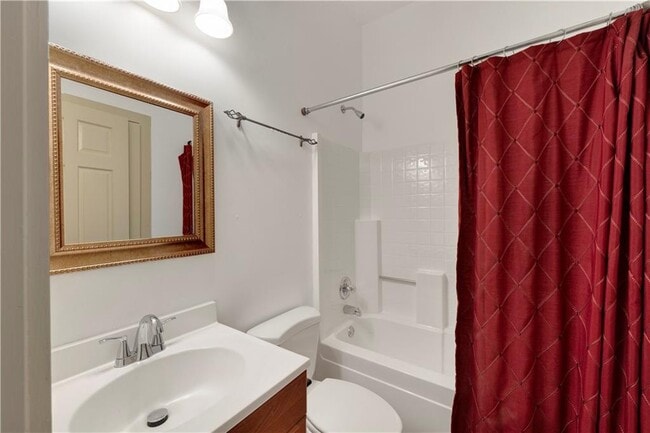 Building Photo - 305 N Jackson St