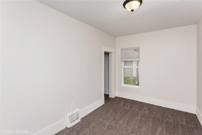 Building Photo - 1215 Clark St