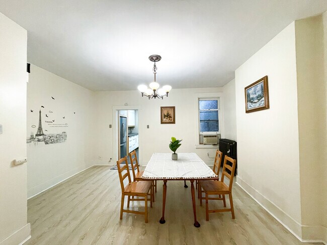 Building Photo - 1041 Mirror St