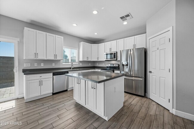 Building Photo - 1013 E Odeum Ln