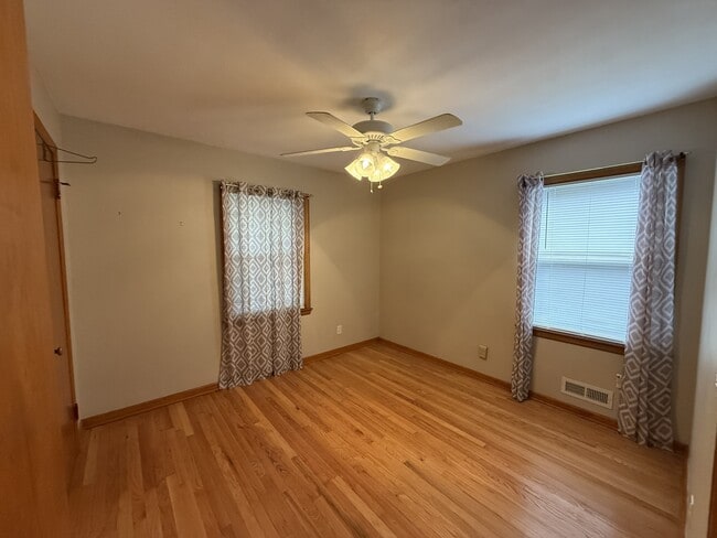 Building Photo - 6001 W 56th St