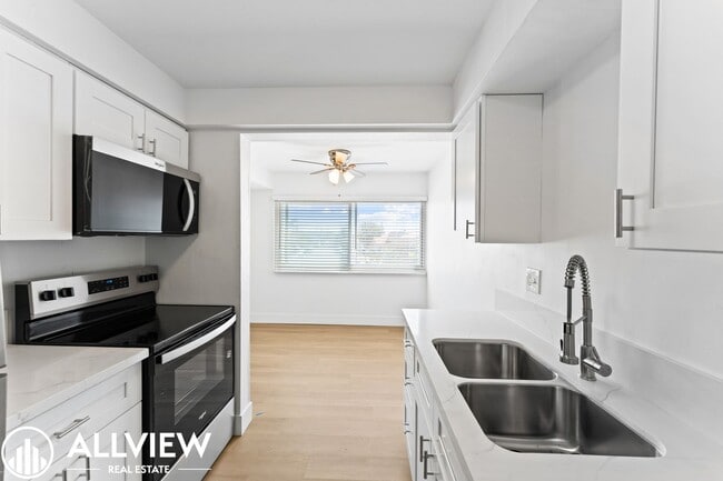 Building Photo - Newly Renovated 1 Bed / 1 Bath in Gated El Segundo Community – Pool, Gym, Parking & Prime Location