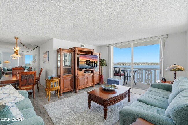 Building Photo - 925 N Halifax Ave