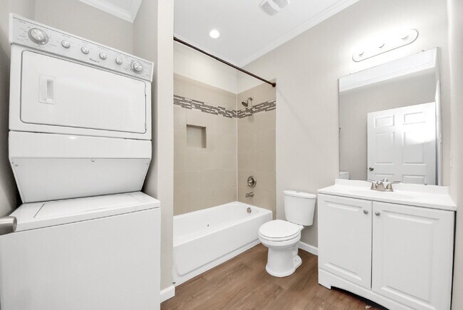Building Photo - Renovated Houston Gem Near Downtown & the Medical Center