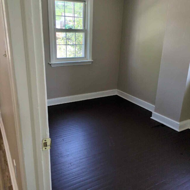 Building Photo - 45 S Pennewell Dr