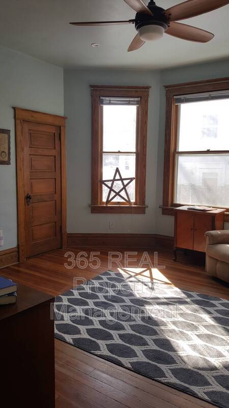 Building Photo - 1723 7th Ave
