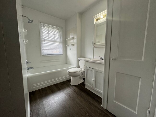 Building Photo - Rock Island Townhome Ready for Rent Now!