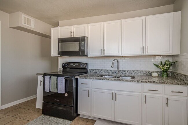 Building Photo - 2323 Arbor Pl