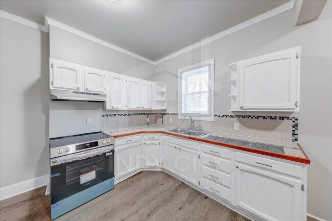 Building Photo - 622 N Mulberry St