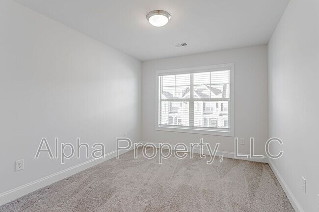 Building Photo - 502 Milbury Way