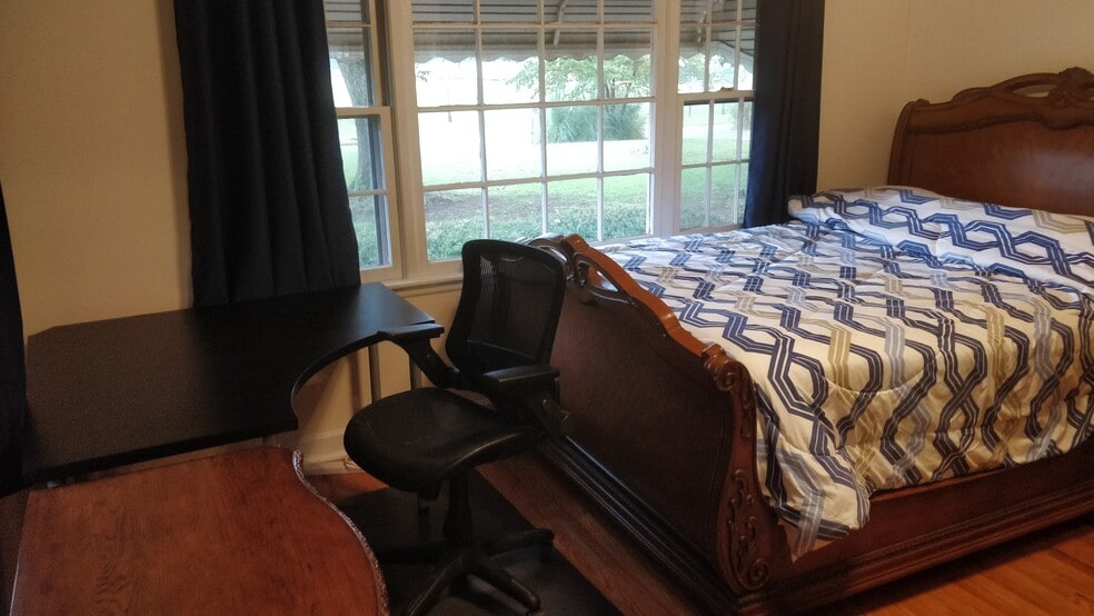 Building Photo - 11727 Harrisburg Rd