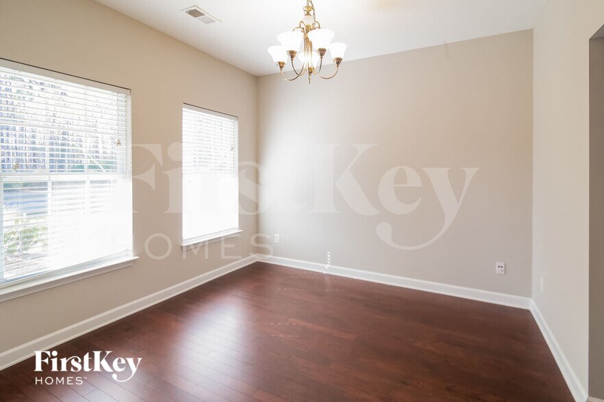 Building Photo - 254 Killarney Trail