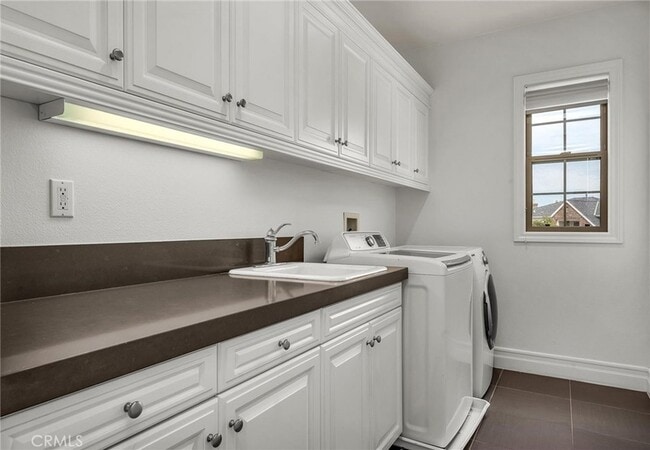 Building Photo - 8001 S Ocean Bluff Dr