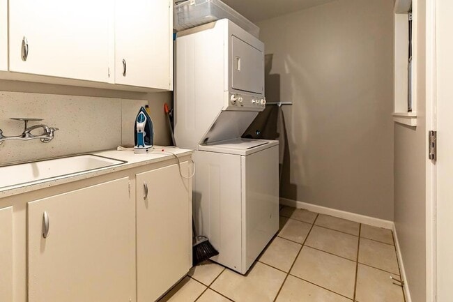 Building Photo - 2865 Bandera Hwy