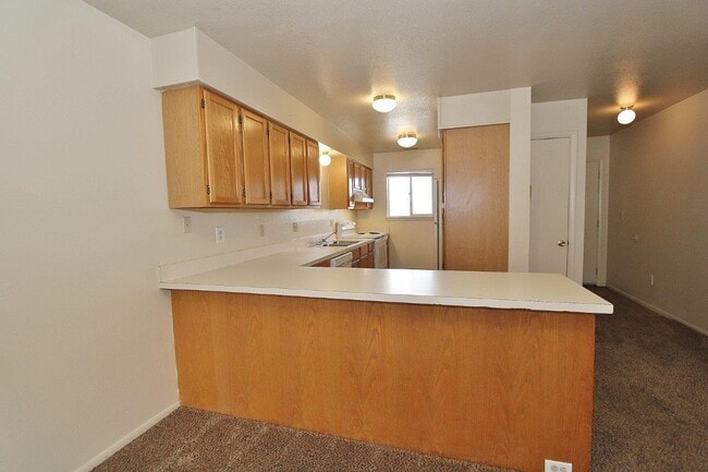 Building Photo - 639 N Moffatt Ave