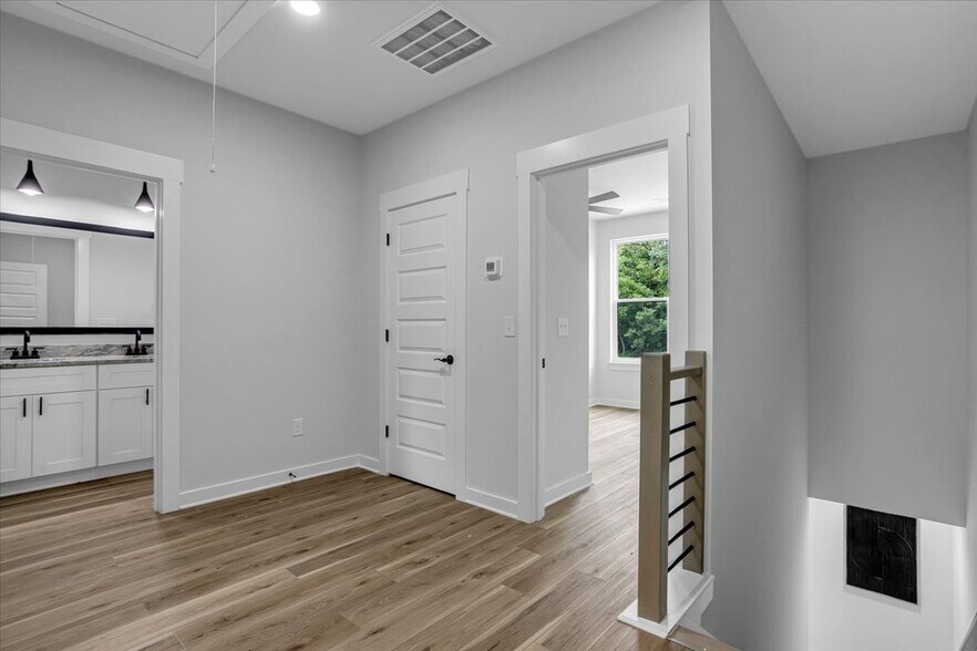 Building Photo - 102 Beacon St