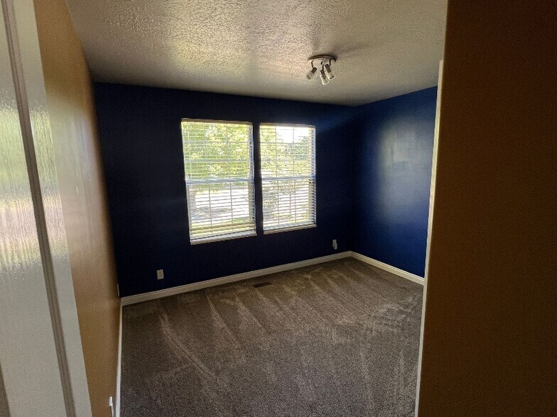 Building Photo - 114 Sweet Berry Dr