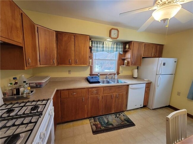 Building Photo - 302 South Dr