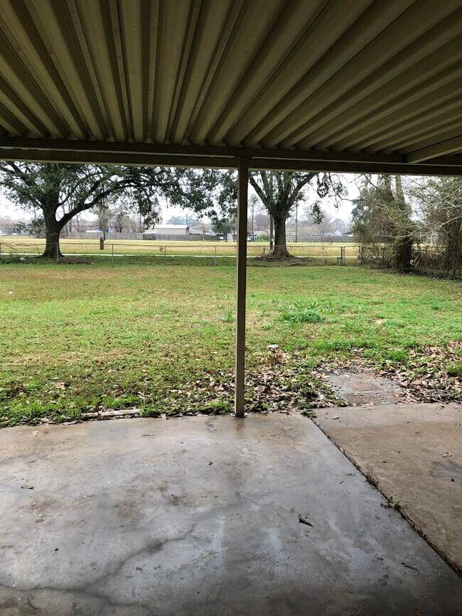 Building Photo - 123 Highland Dr