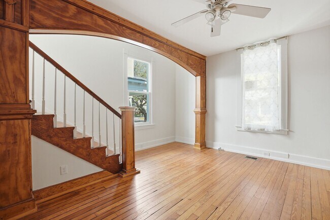 Building Photo - Beautiful Victorian Home for Lease in the Heart of Savannah