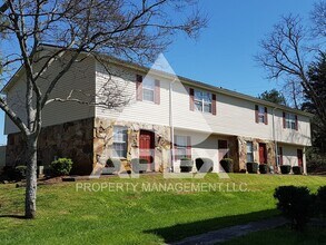 Building Photo - Nice 3Bd 1.5 Townhouse in WEST KNOX off Cedarbluff! END UNIT!
