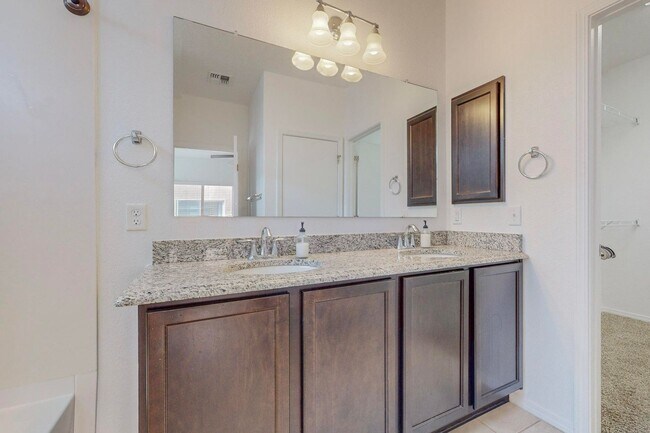 Building Photo - 3 bedroom, 2 1/2 Bath Pulte Ocotillo Model Home