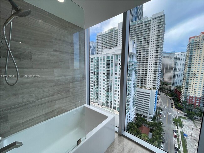 Building Photo - 1300 Brickell Bay Dr