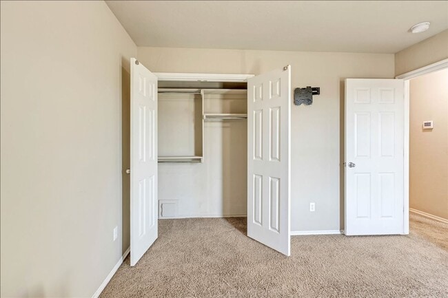 Building Photo - Adorable Cozy Home in Yukon (Mustang Schools)