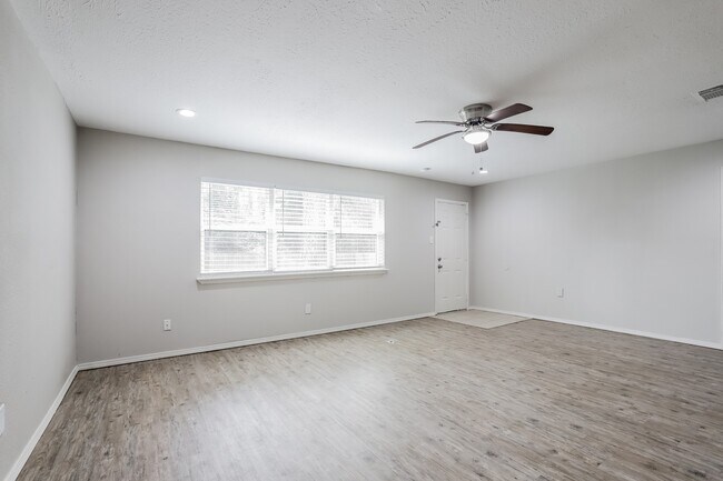 Building Photo - 3607 Dawnwood Dr