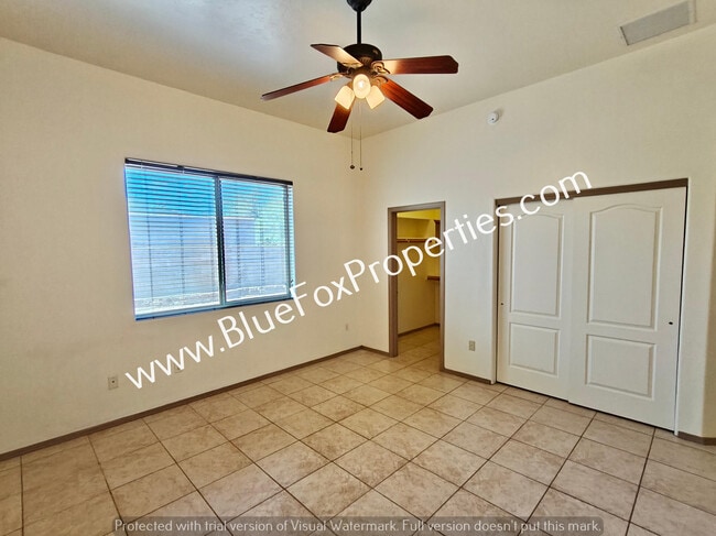 Building Photo - 5541 N Silver Stream Way