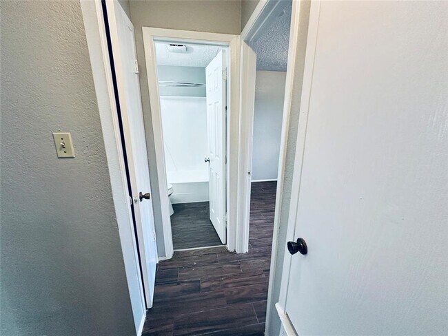 Building Photo - 4901 Merritt Cir