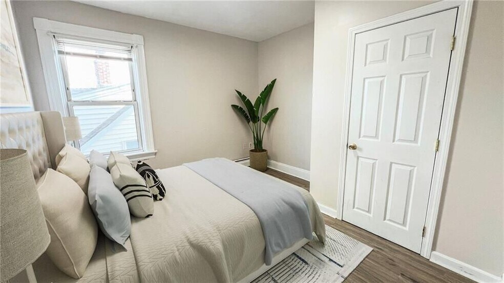 Building Photo - 10 St Mary St