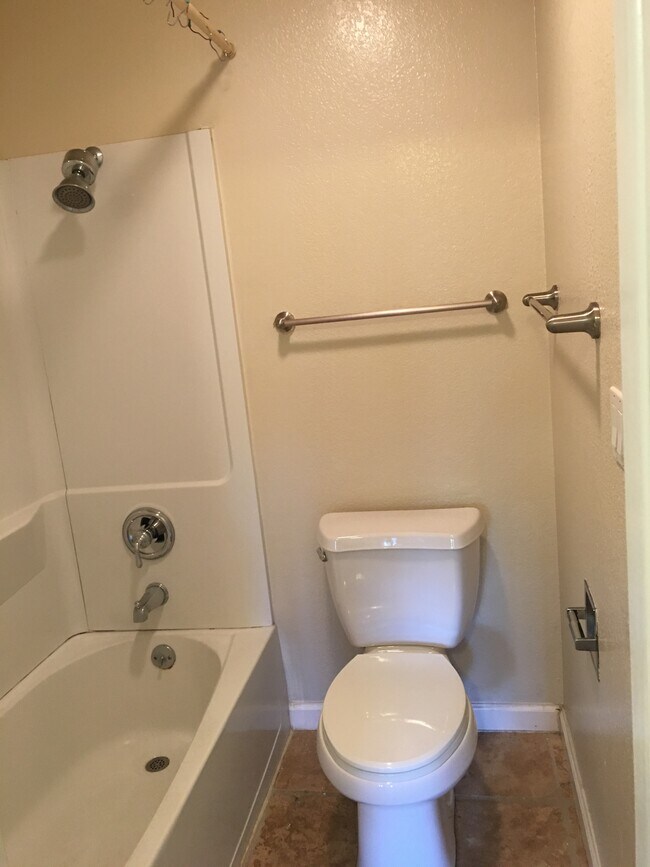 Master bath - 880 E Fremont Ave