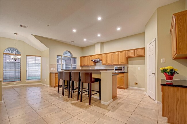 Building Photo - 4611 Summer Lakes