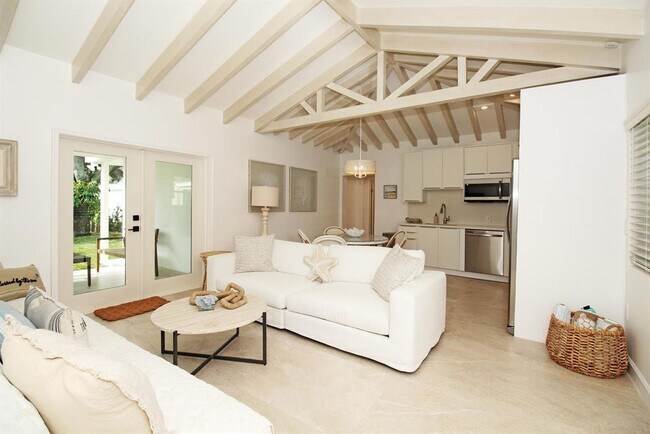 Building Photo - 221 Princeton Dr