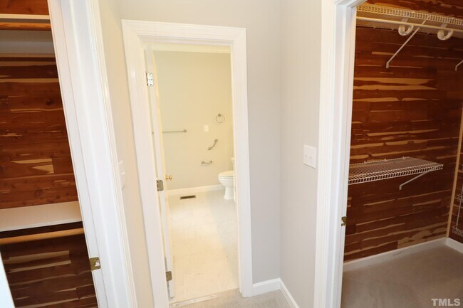 Building Photo - 100 Pebble Ridge Farms Ct