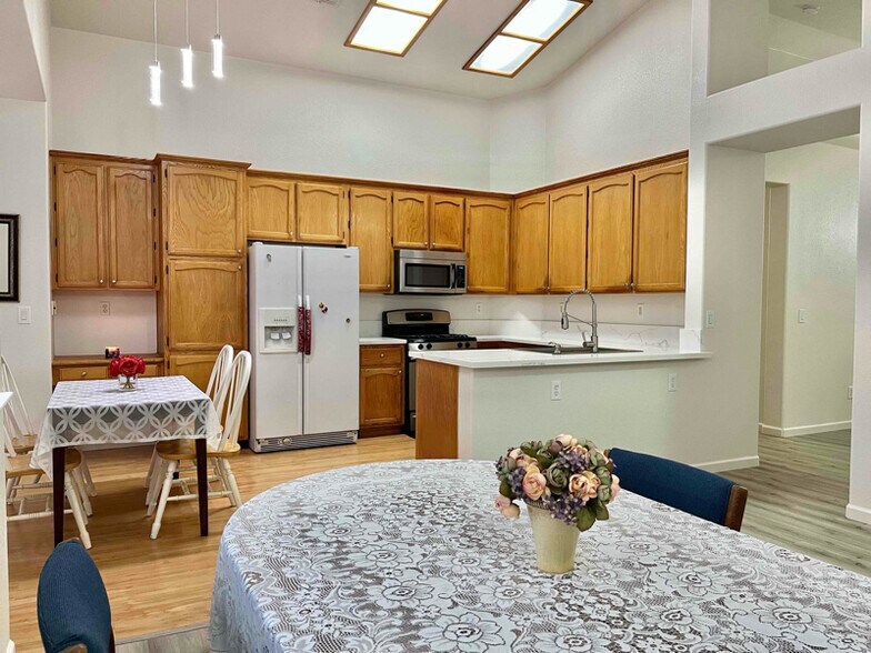 Building Photo - 7993 Bothwell Dr