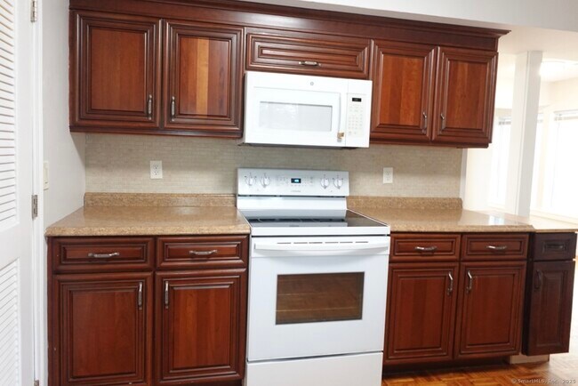 Building Photo - 17 Pepperidge Ct