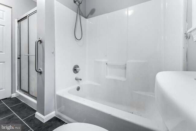 Building Photo - 5285 Stowe Ln