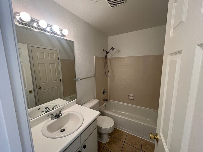 Building Photo - $500 OFF MOVE IN SPECIAL-  2BD/2BA with in unit washer/dryer