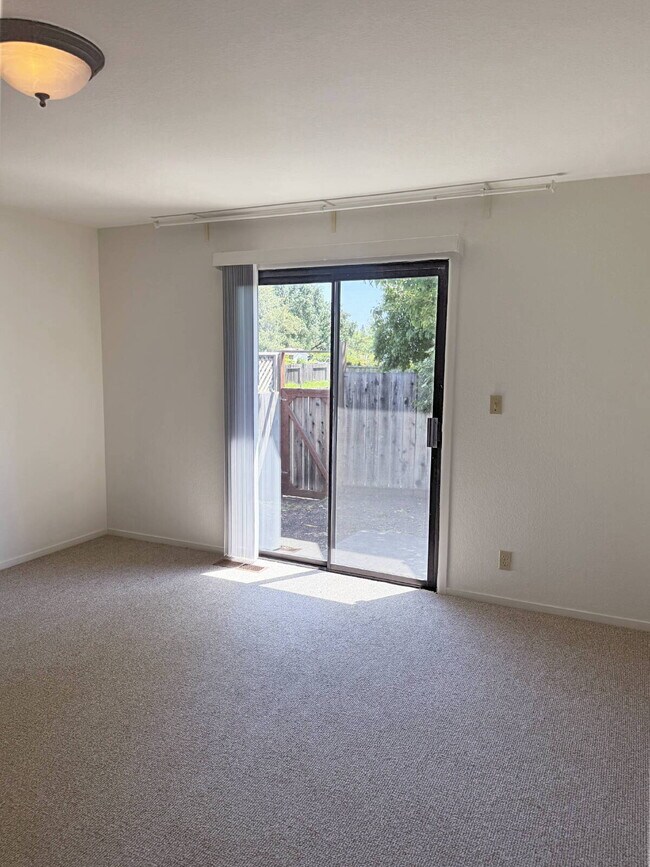 Building Photo - 2BD/2BA Single-Level Home Near Sonoma Plaza | Available Now.