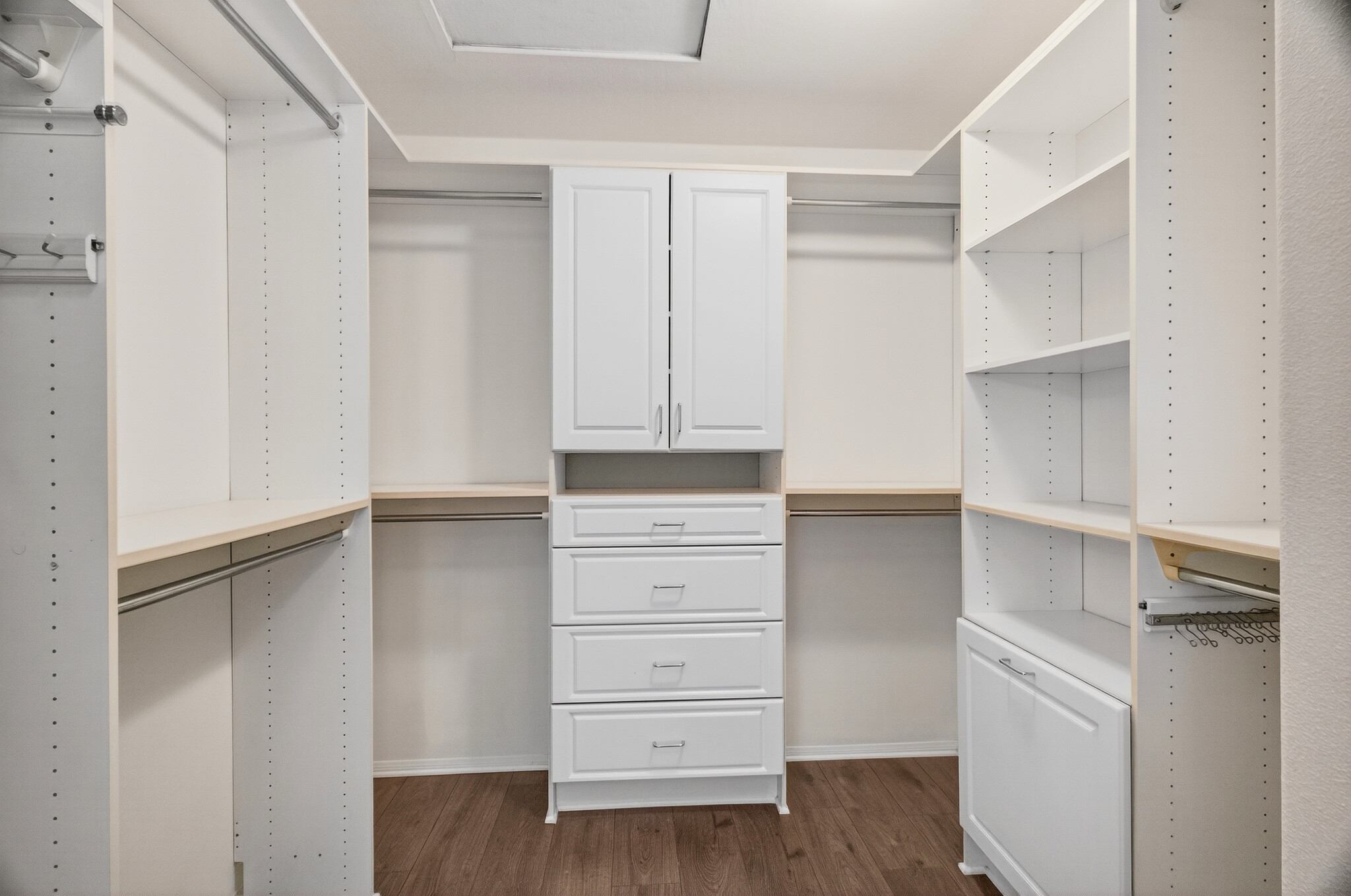 Building Photo - 1757 E Flora St