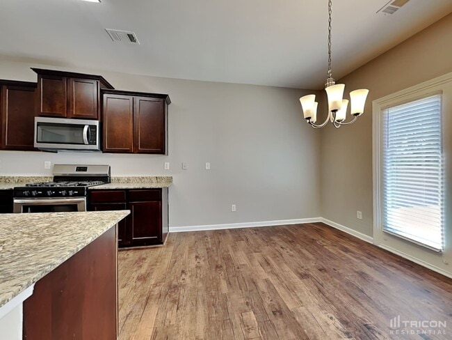 Building Photo - 307 Heritage Club Cir