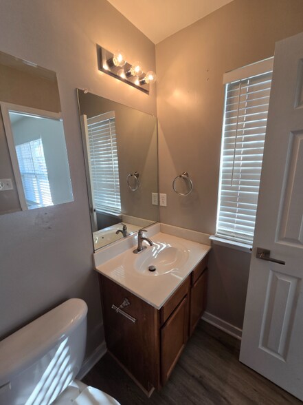 Building Photo - 4612 Milfax Rd