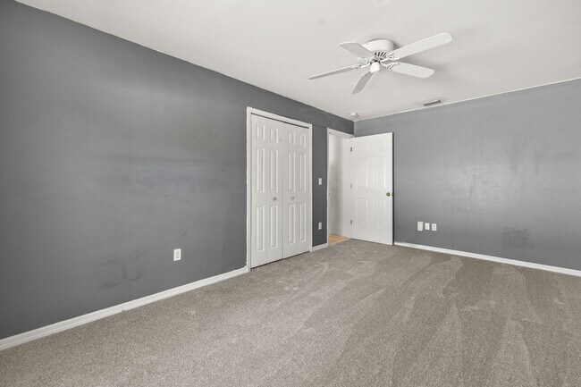 Building Photo - 3 Bed 2 Bath Pool Home